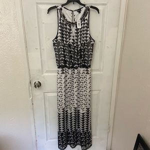 **NWT** Large women’s black and white geographical print maxi dress from Hangar.